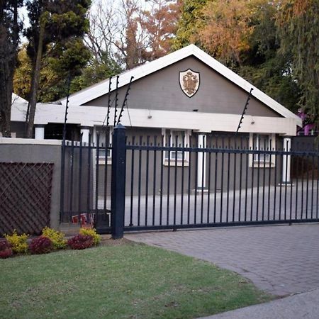The Elephant Room At Frederick'S Place Pretoria Exterior photo