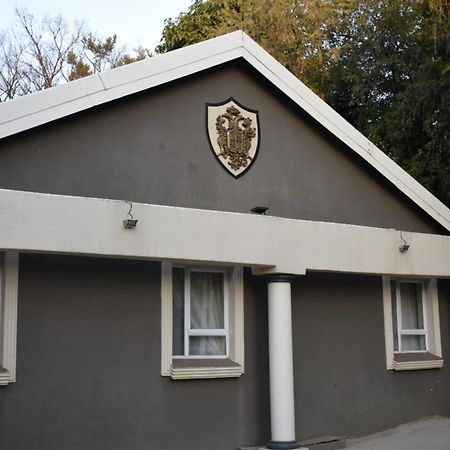 The Elephant Room At Frederick'S Place Pretoria Exterior photo