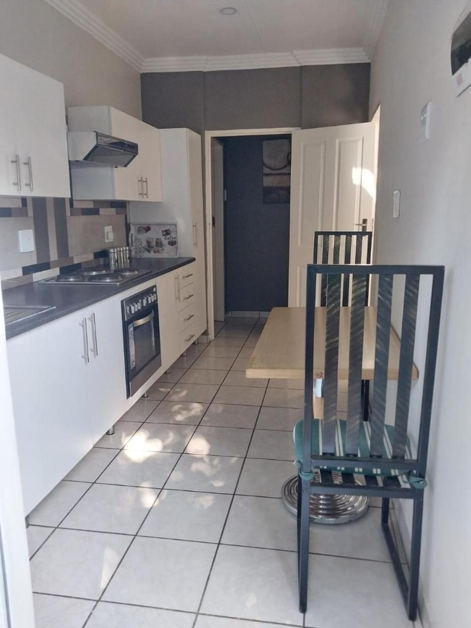 The Elephant Room At Frederick'S Place Pretoria Exterior photo