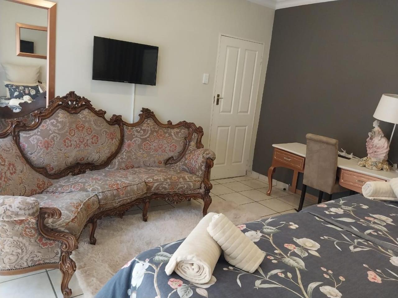 The Elephant Room At Frederick'S Place Pretoria Exterior photo