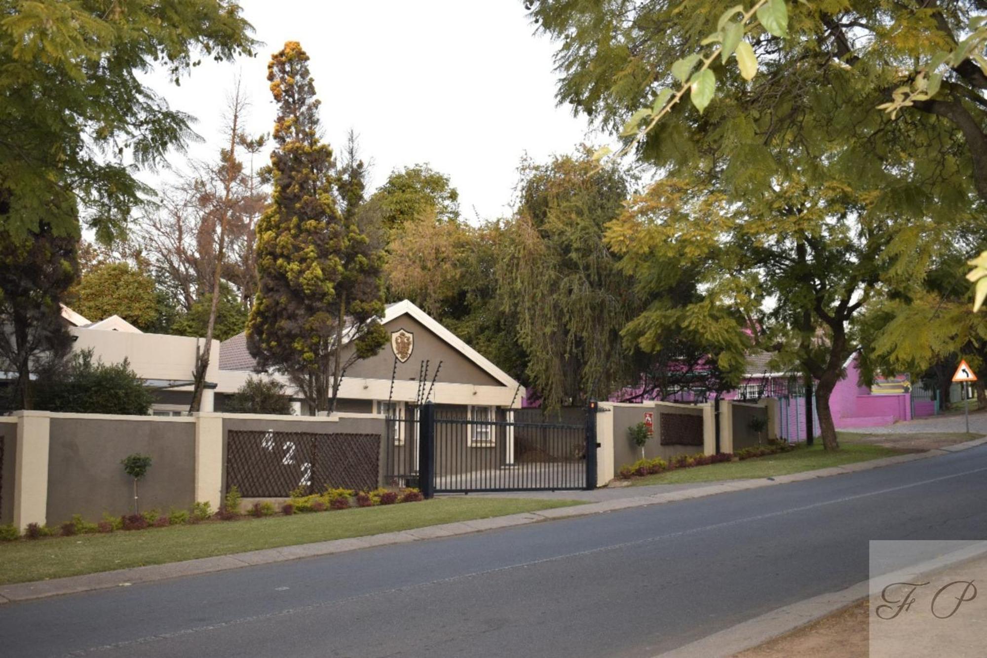 The Elephant Room At Frederick'S Place Pretoria Exterior photo